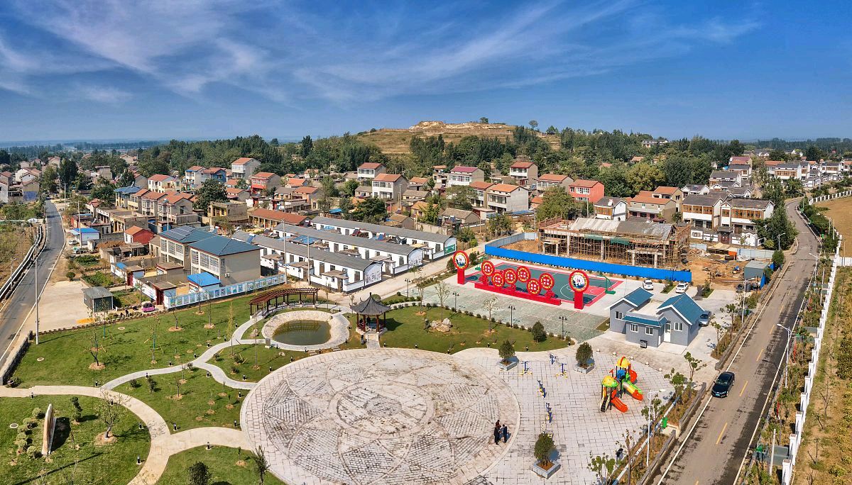 马坡镇临近微山湖,距离徐州市区35公里,未来将非常适合居住