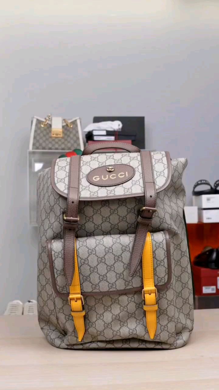 古驰虎头双肩包,古金色调配件,容量大还时尚-度小视