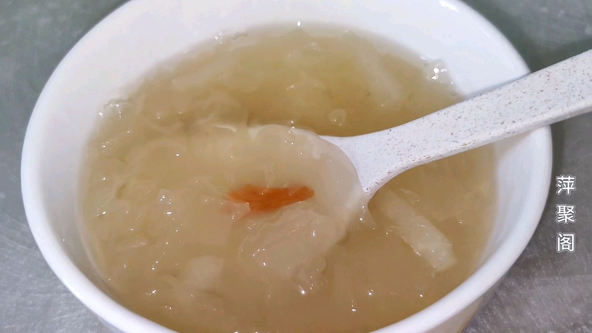 三分钟教你煮冰糖银耳雪梨糖水,润肺养颜,清热解毒,入口即化!