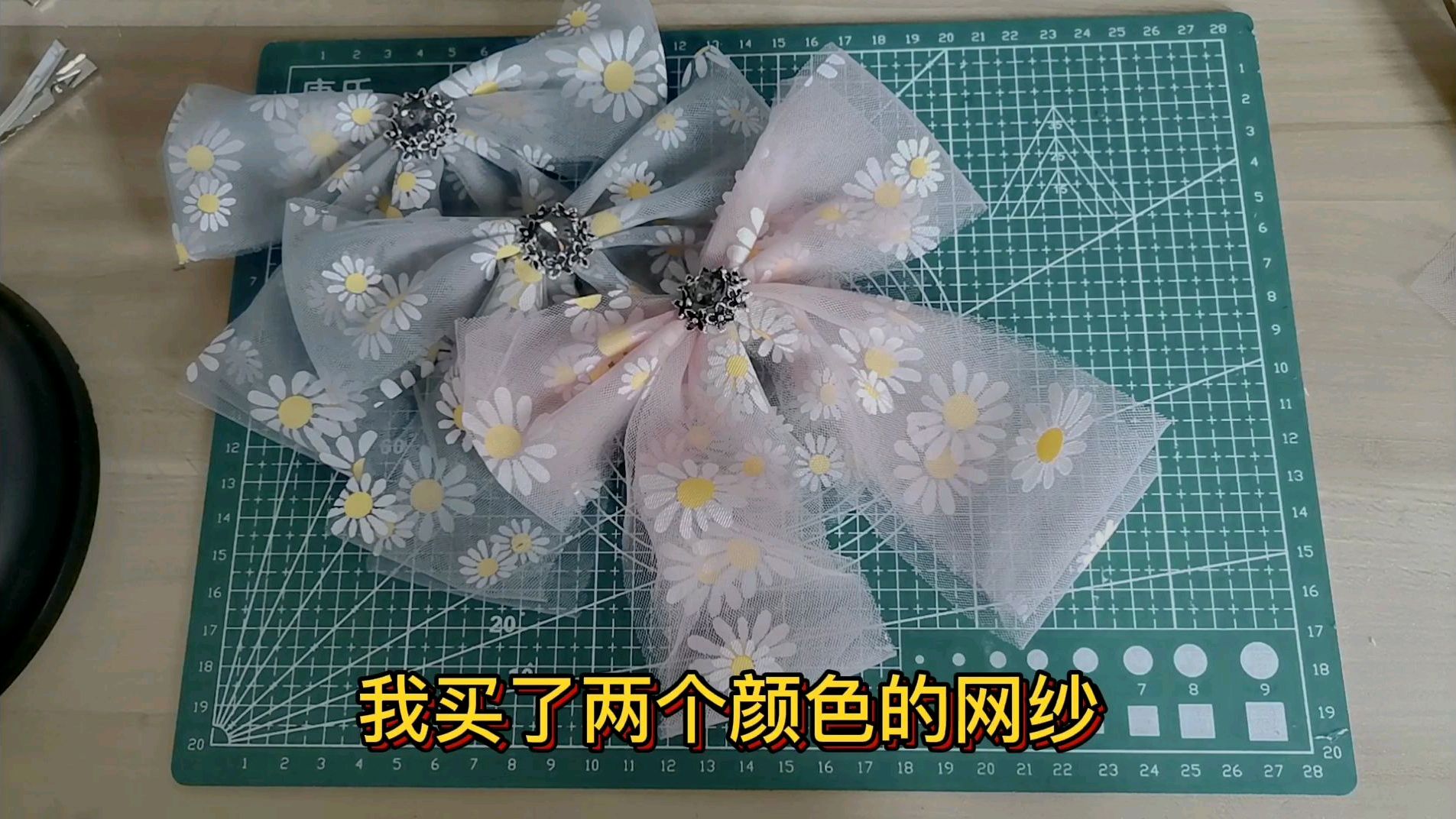 手工制作网纱小雏菊的大蝴蝶结弹簧夹发饰发夹