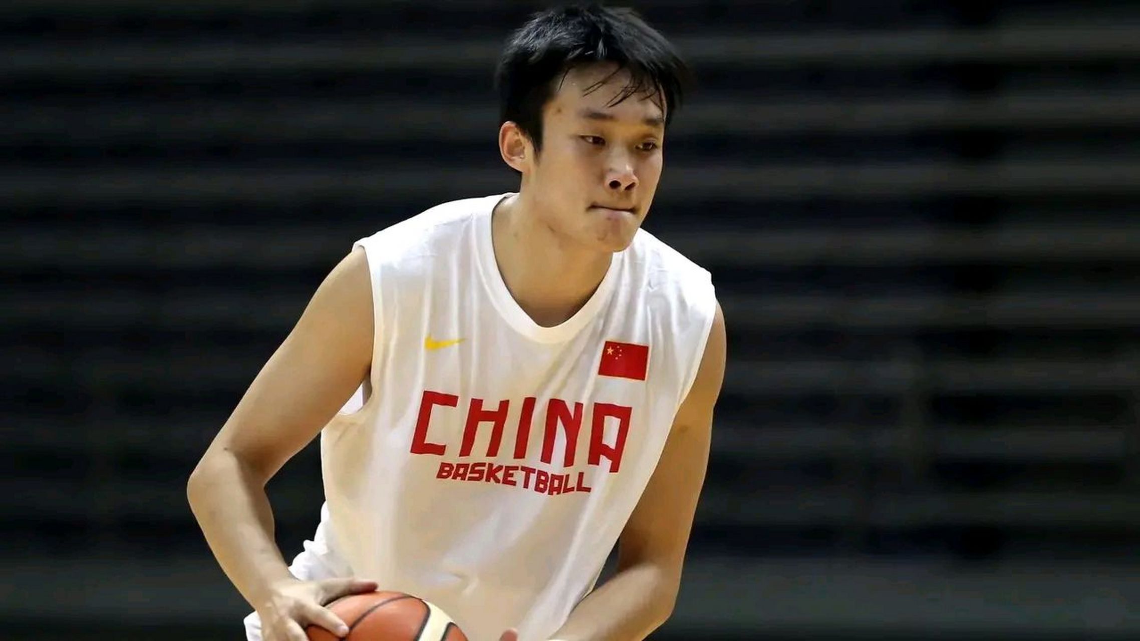 真是造化弄人,想不到曾经中国男篮最好的小前锋丁彦雨航,现在却沦落到