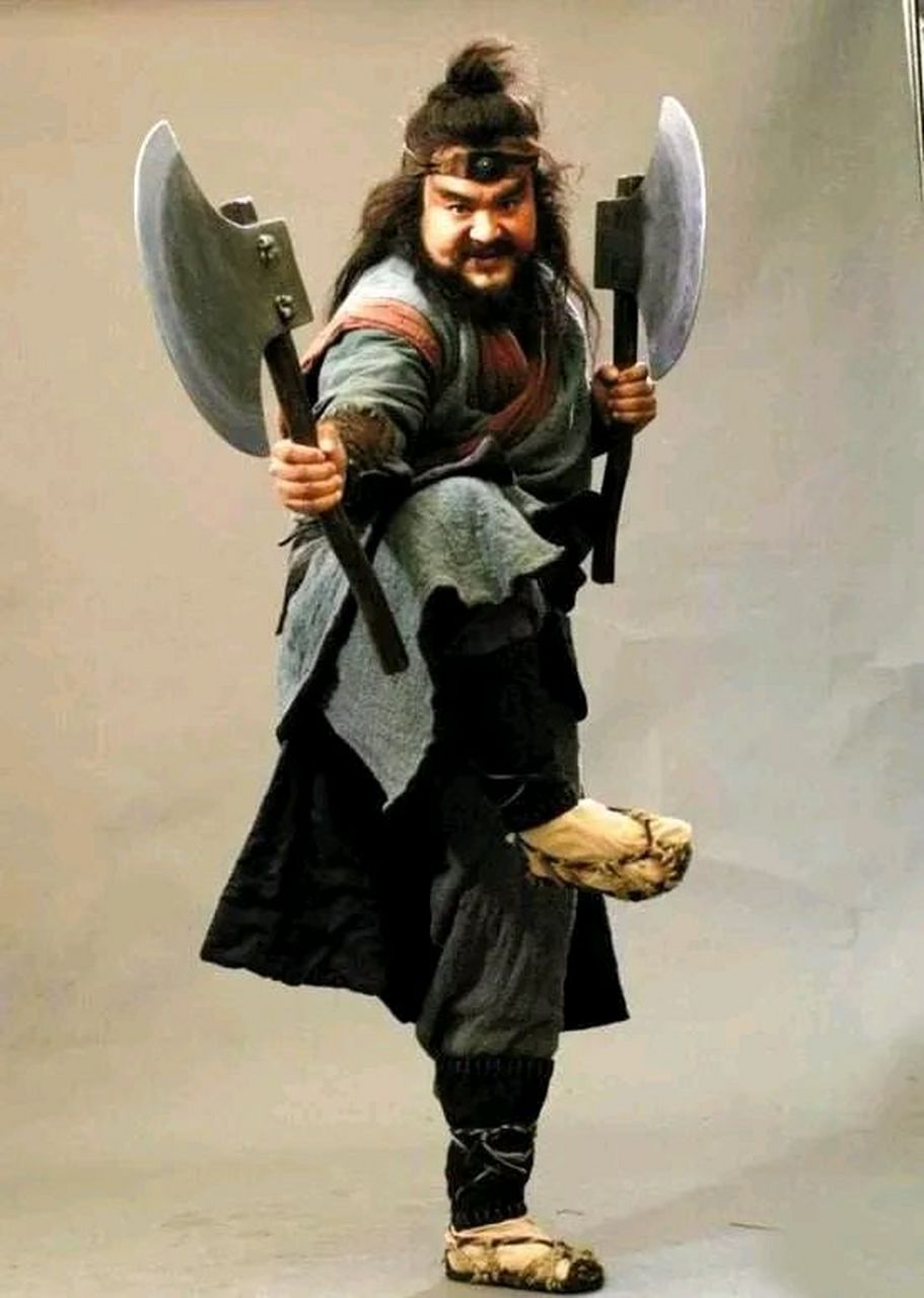 《水浒传》中出身最差,本事最低,但混的最好的人是谁?   李逵.