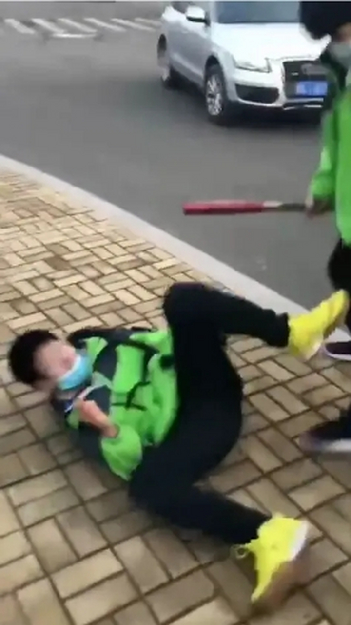 警方已介入调查即墨萃英中学门口校园暴力事件,即墨公安分局高度重视!