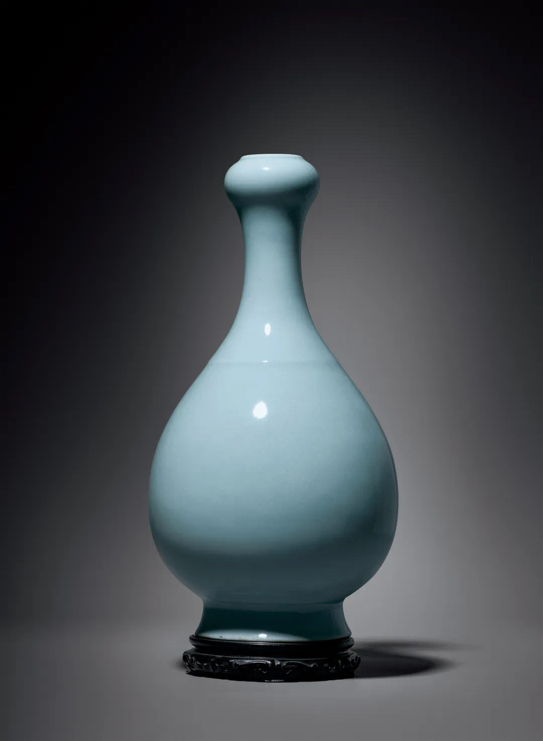 清雍正 仿汝天青釉弦纹蒜头瓶