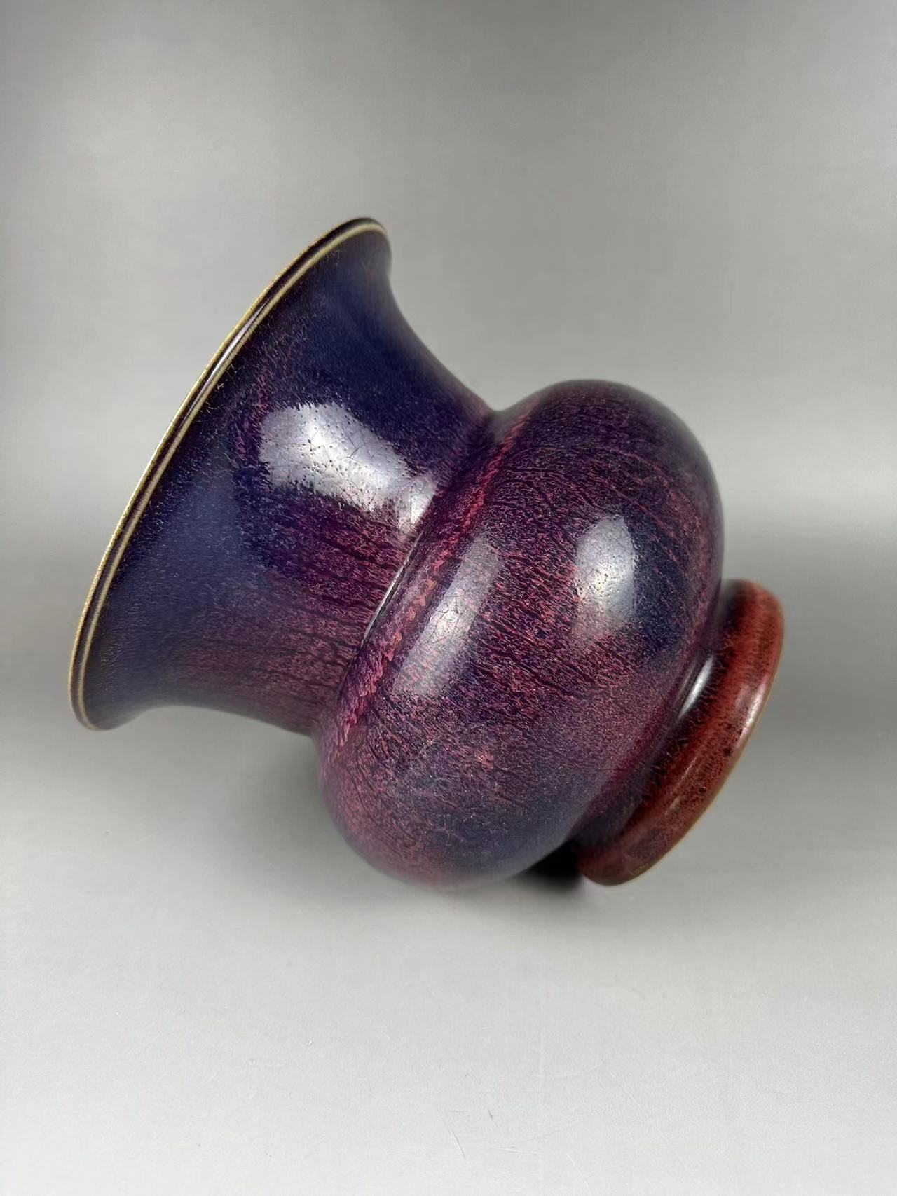 宋钧窑玫瑰紫釉渣斗式花盆