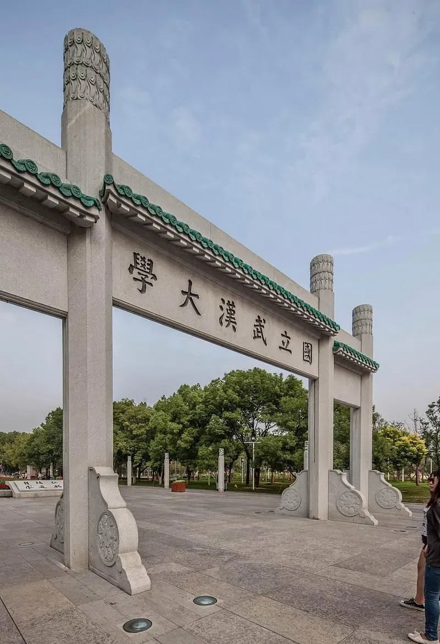 武汉大学最近掀起了一场"洋垃圾"清理风暴,一次性开除了92名外籍学生.