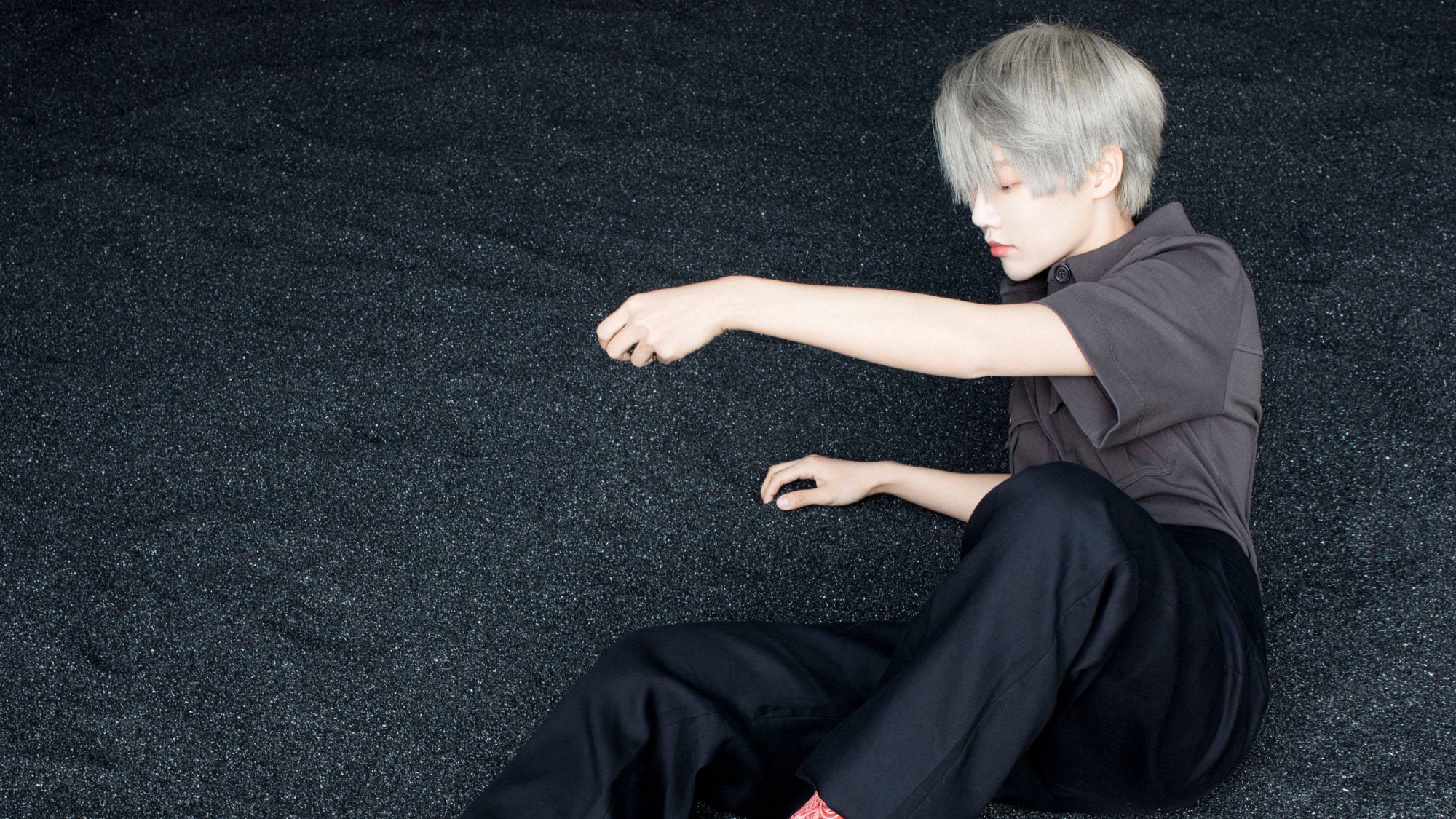 歌手刘雨昕,酷女孩的时尚大片,请看帅照吧