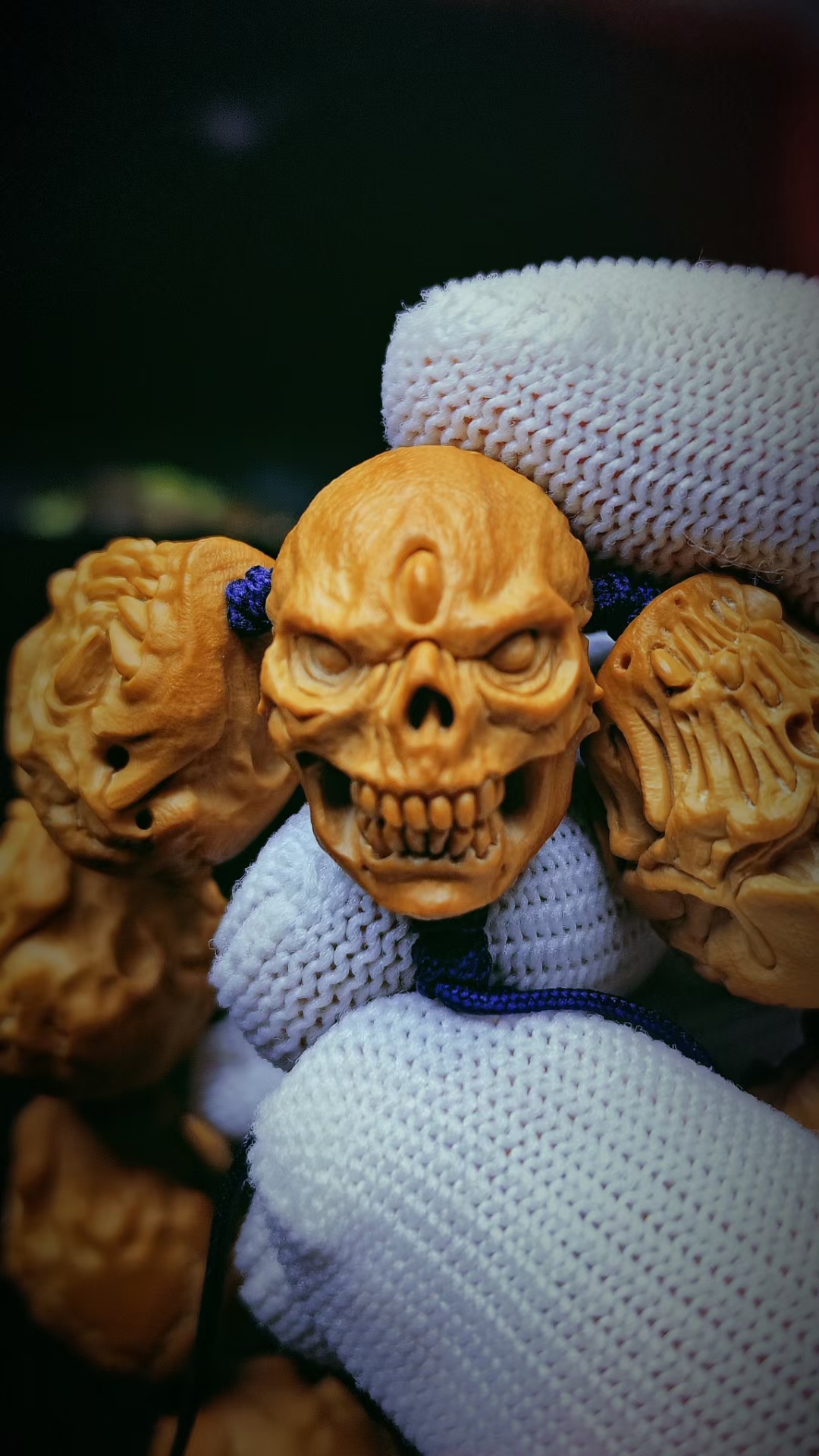 橄榄核雕刻骷髅头