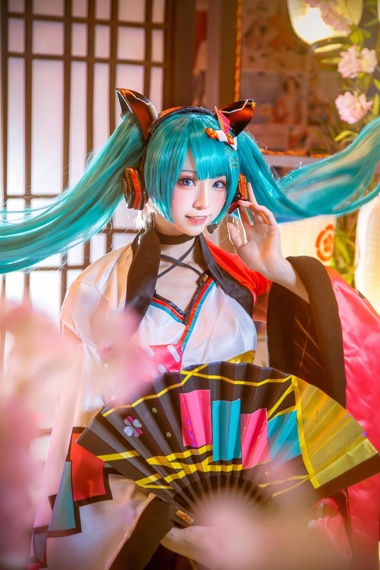 初音未来cos:都来欣赏一下本小姐的美吧!