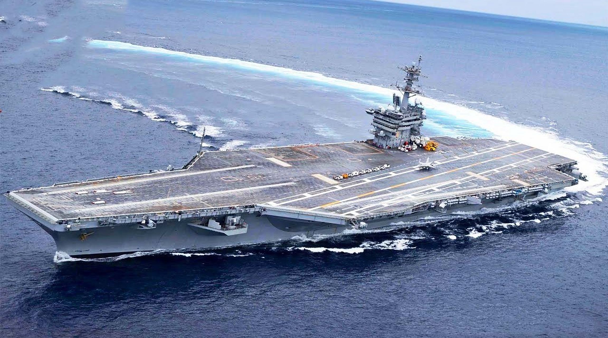 003航母福建舰成功下水之后,不仅刷新了中国海军的吨位记录,还使中国