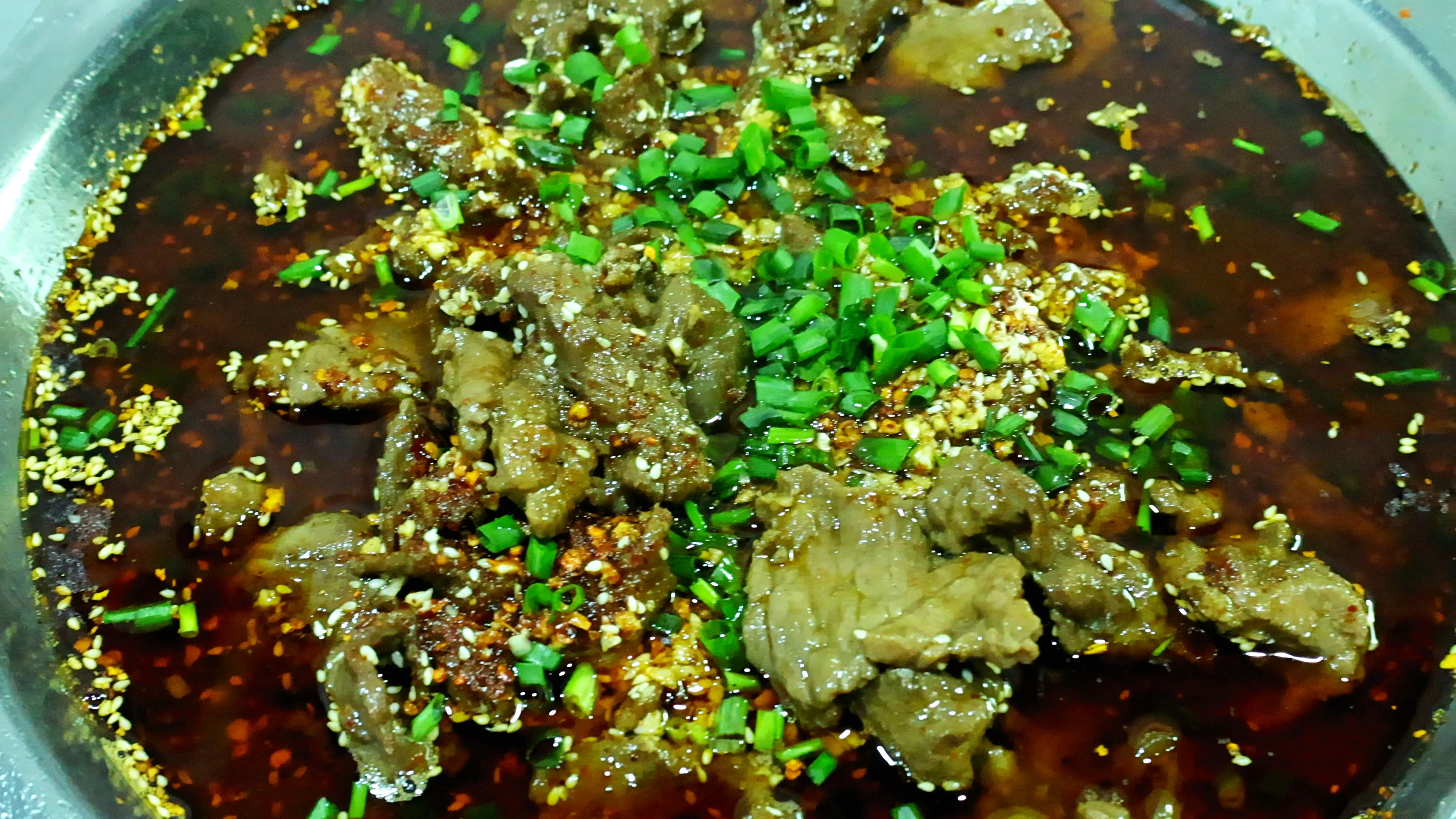 水煮牛肉的家常做法,牛肉鲜香嫩滑,麻辣过瘾