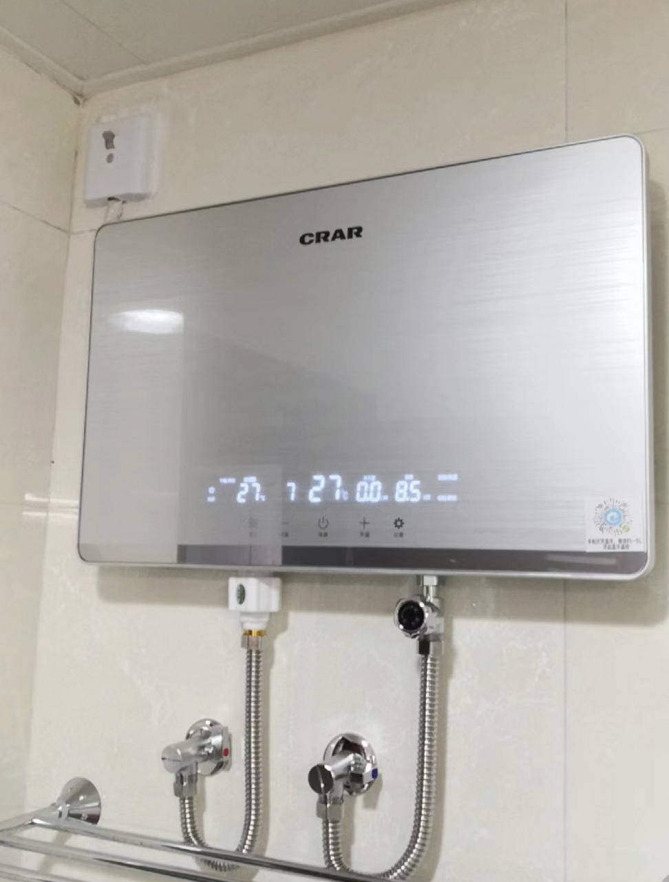 这是我见过最高级的热水器了!如果水管都预埋到墙体内,就更完美了!