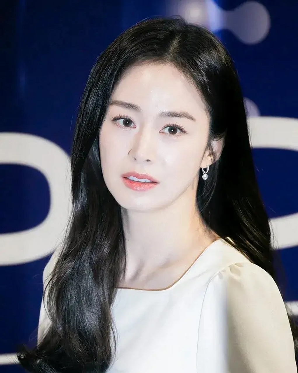 43岁的金泰熙依然年轻美丽,今日亮相生图被赞状态好过宋慧乔.