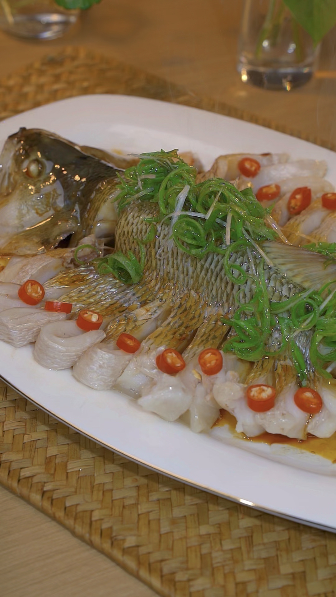 清蒸鲈鱼这样做 太好吃了