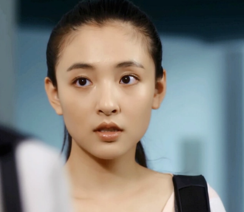 《8090》中吴倩疲态尽显,网友评价:被恋爱脑自毁星途