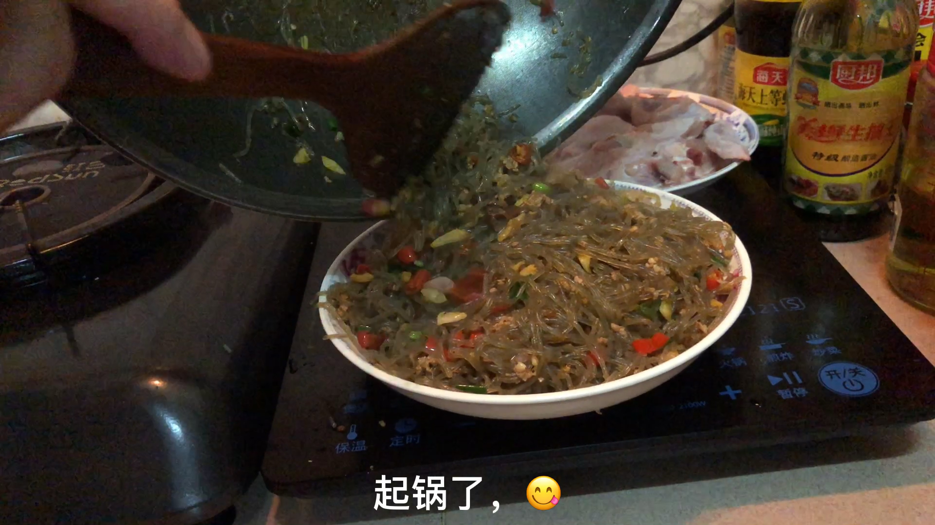 潮汕人这样做蚂蚁上树,放点辣椒爆炒出锅,没胃口也能吃得下