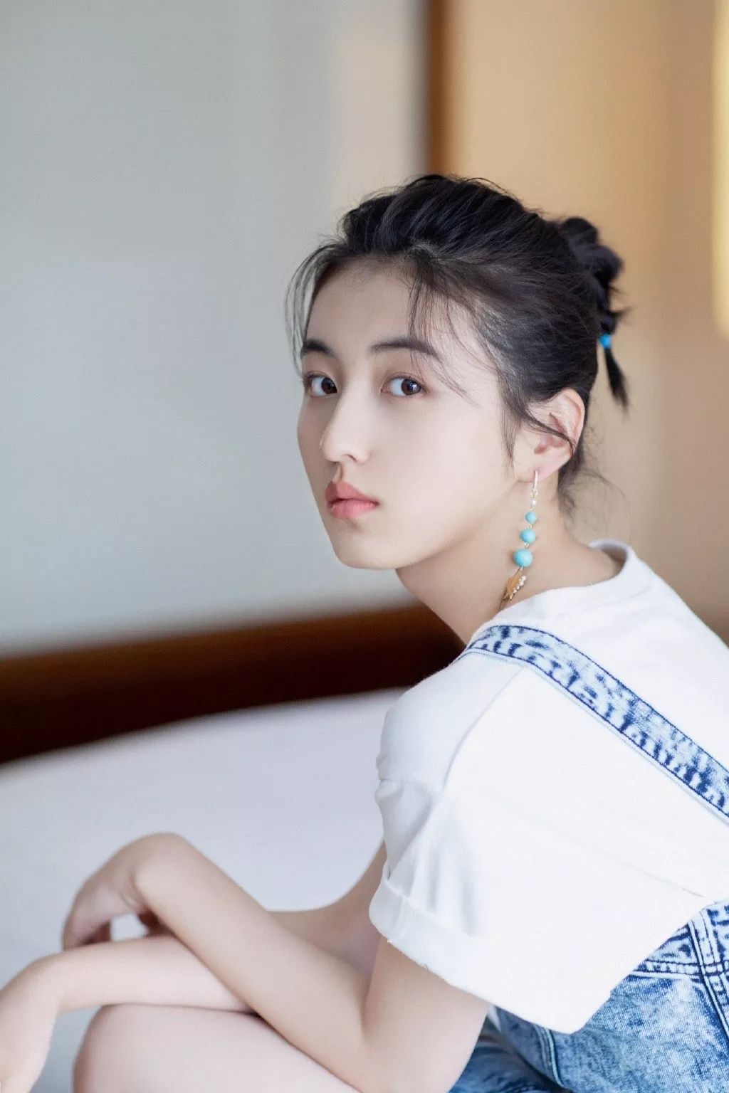 演员高溜卖惨,称穷得燕窝都吃不起了,五天赚34元