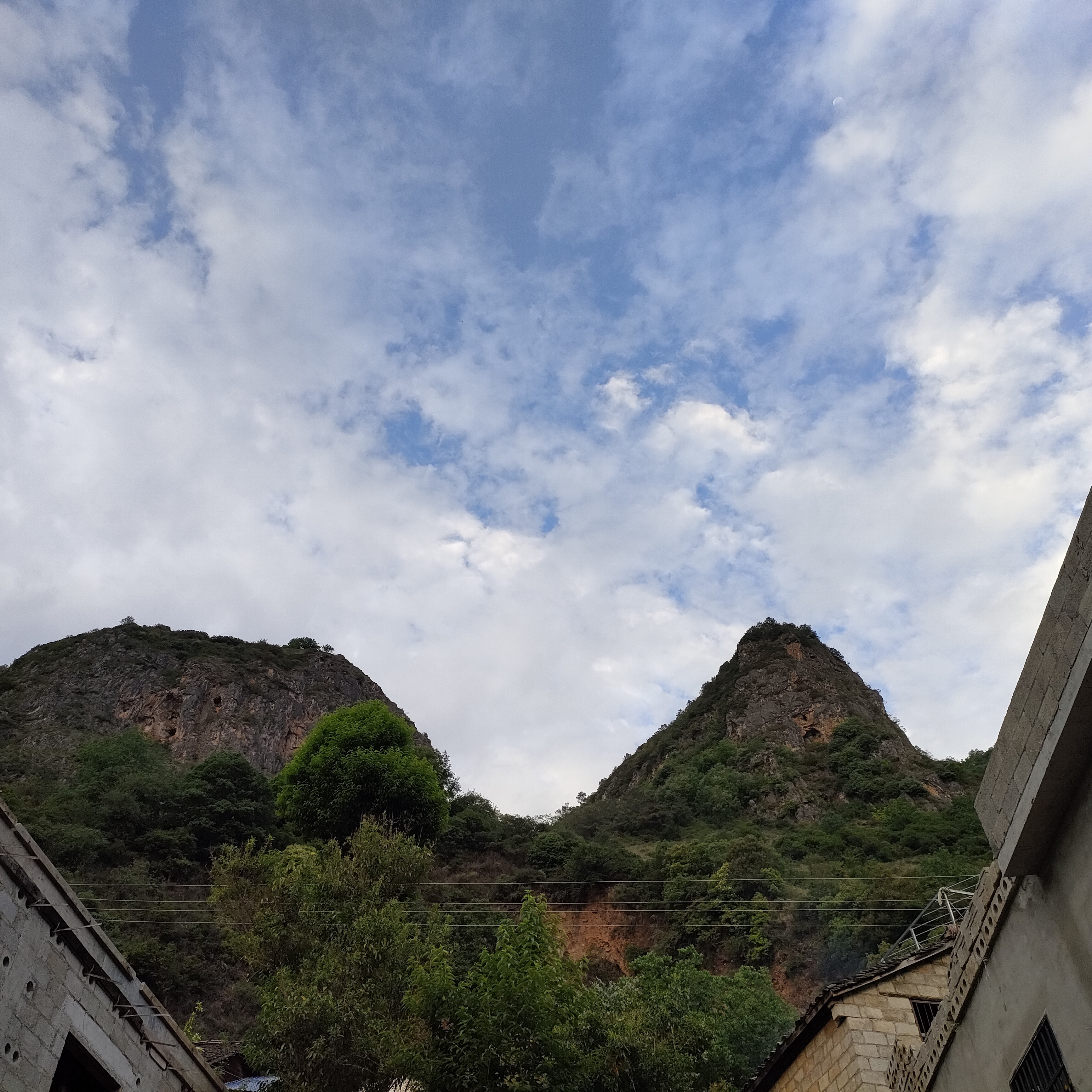 云南昭通山区人好苦,一辈子都被大山所困!