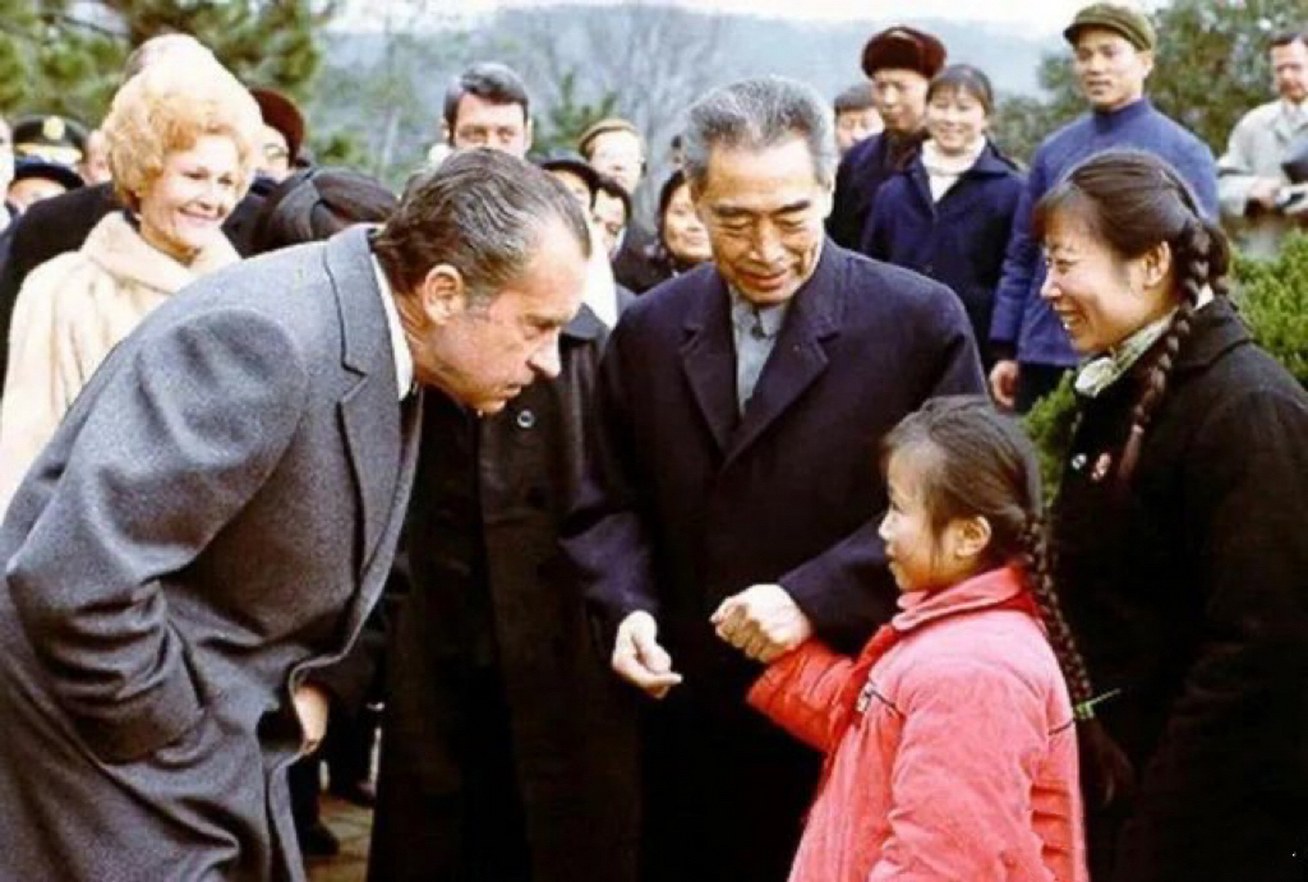 1972年,尼克松访华,周总理陪着尼克松在西湖游玩.