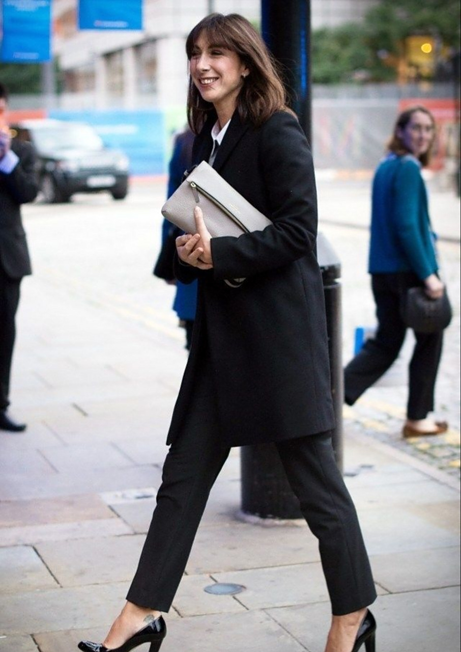 萨曼莎·卡梅伦,(samantha gwendoline cameron),出生于1971年4月18日