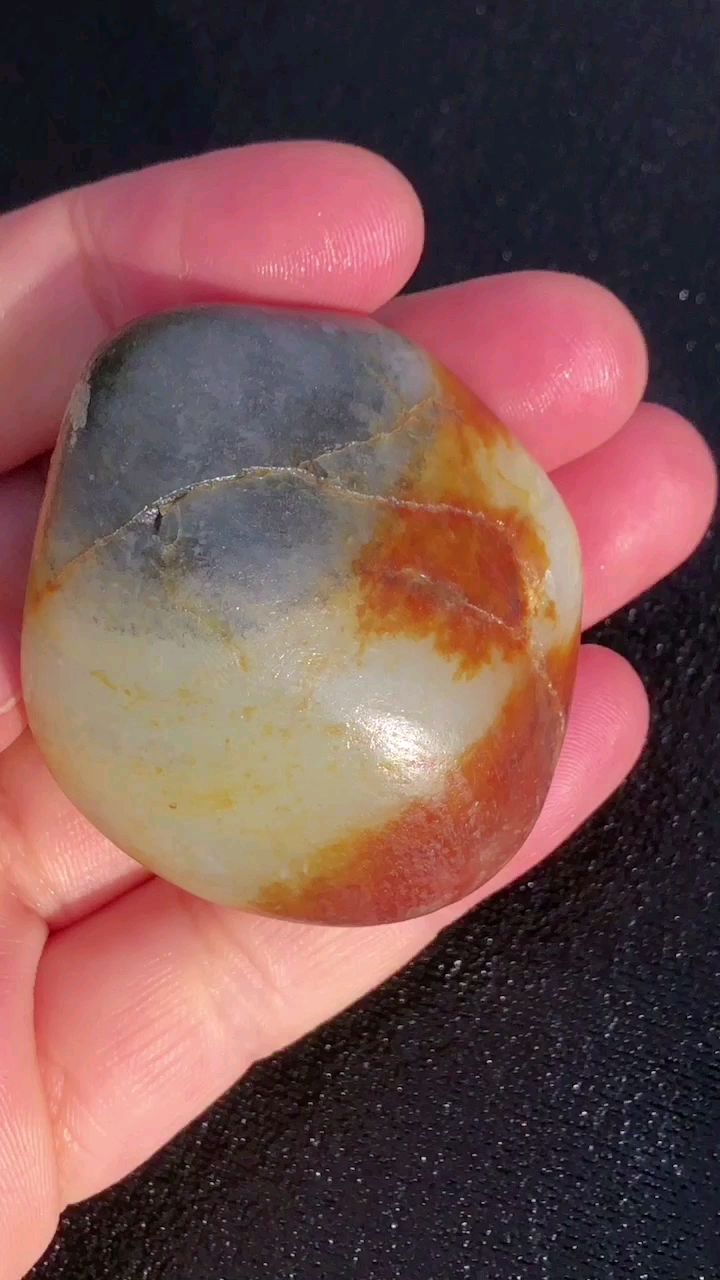 和田玉三色籽料