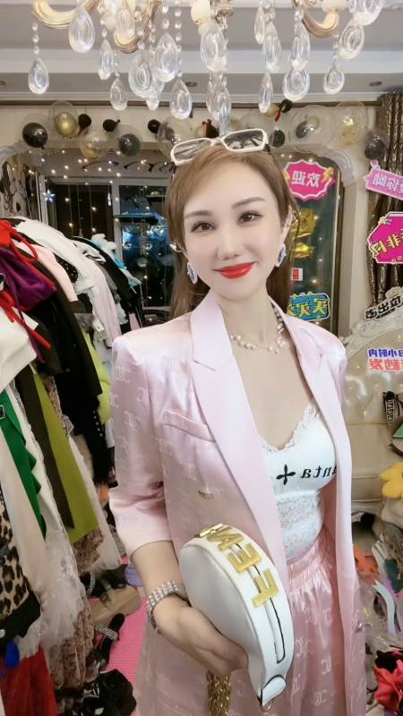 醋酸绸缎亮面西装套装#景璇的衣橱#搭配#吴景璇-度小视