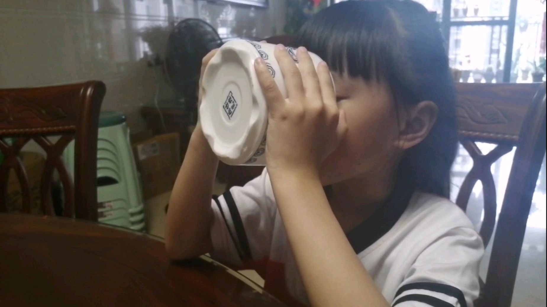 孩子这阵子肠胃不好,于是妈咪煲了这个汤,帮孩子调理下肠胃