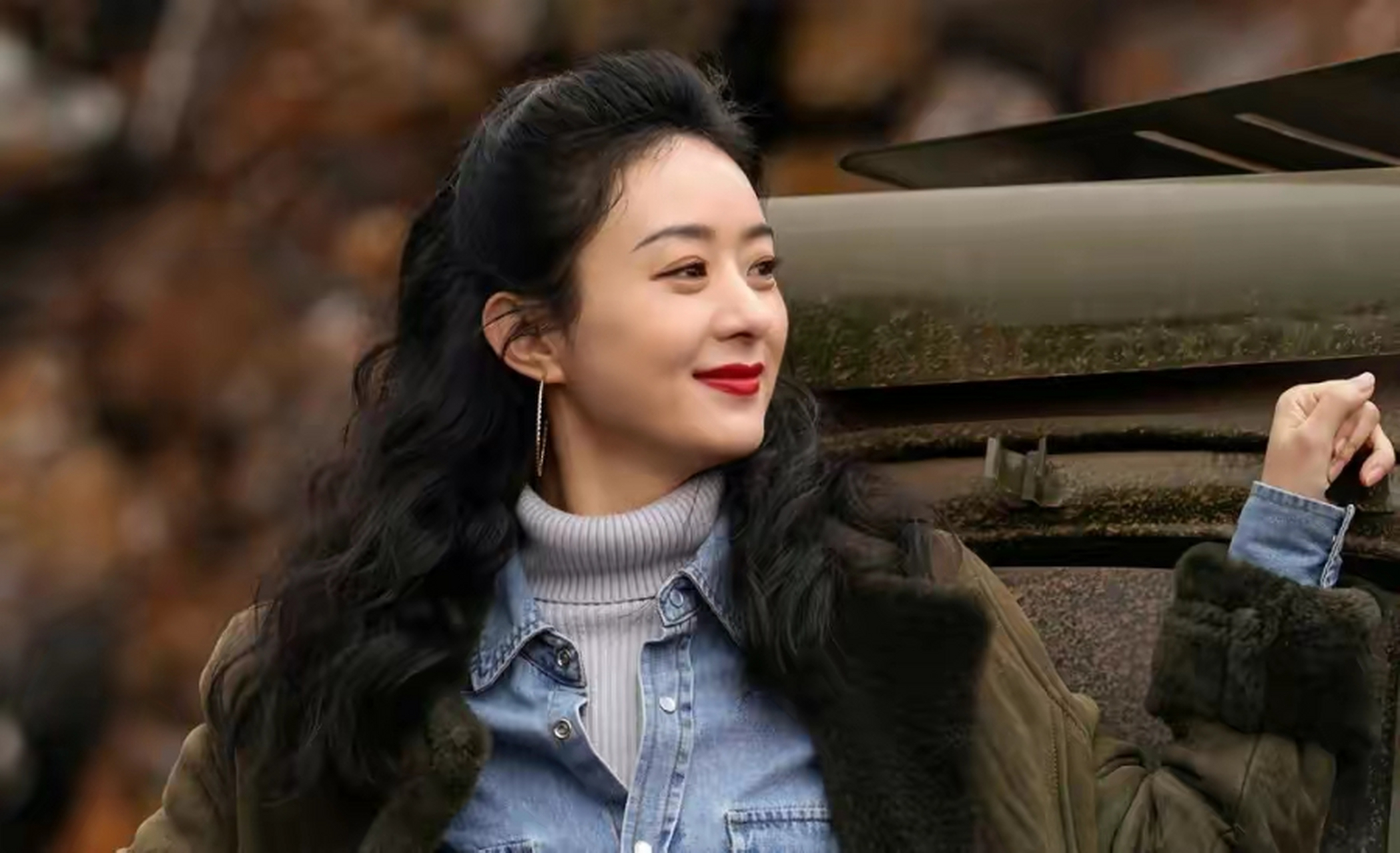 网友:赵丽颖最新生活照曝光,剪了一头短发,整个人太瘦了