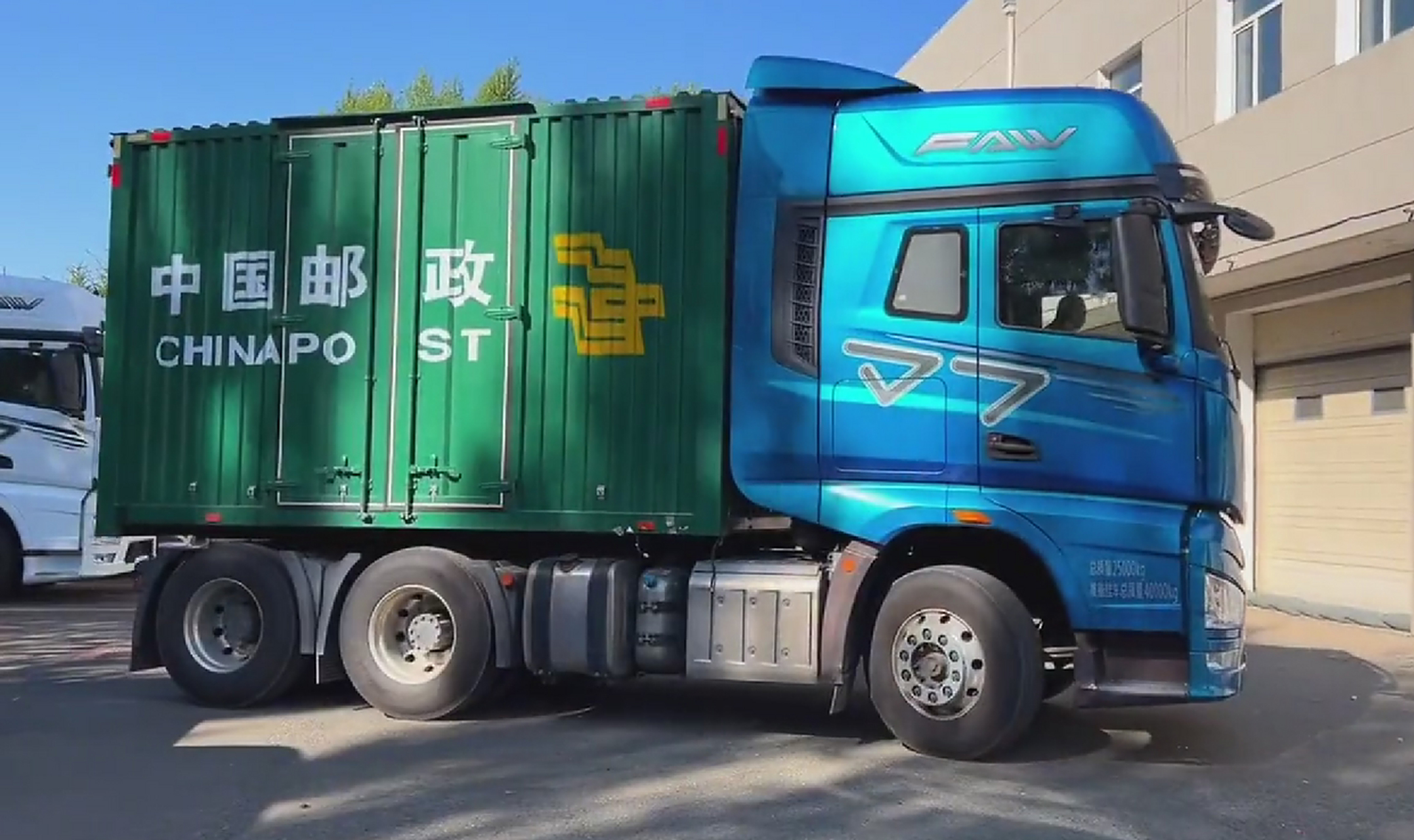 还没满月就出来工作了