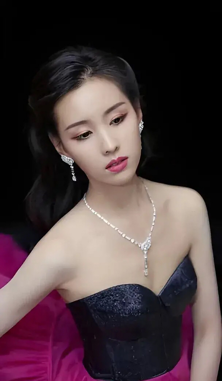 娱乐圈女明星陈都灵勾魂美照