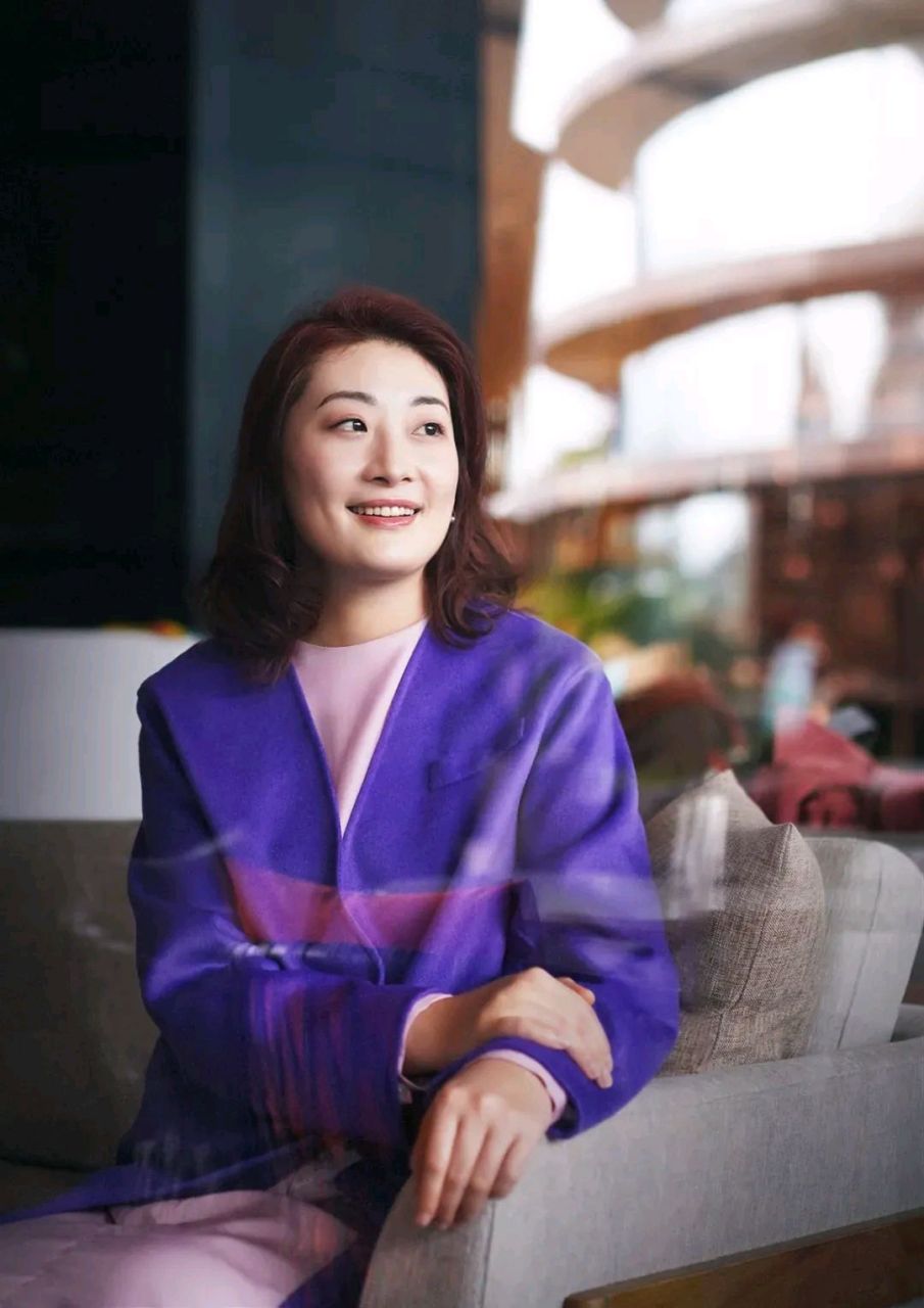 最近国民女富豪娃哈哈董事长宗馥莉icon宗大小姐全国征婚的信息量猛增