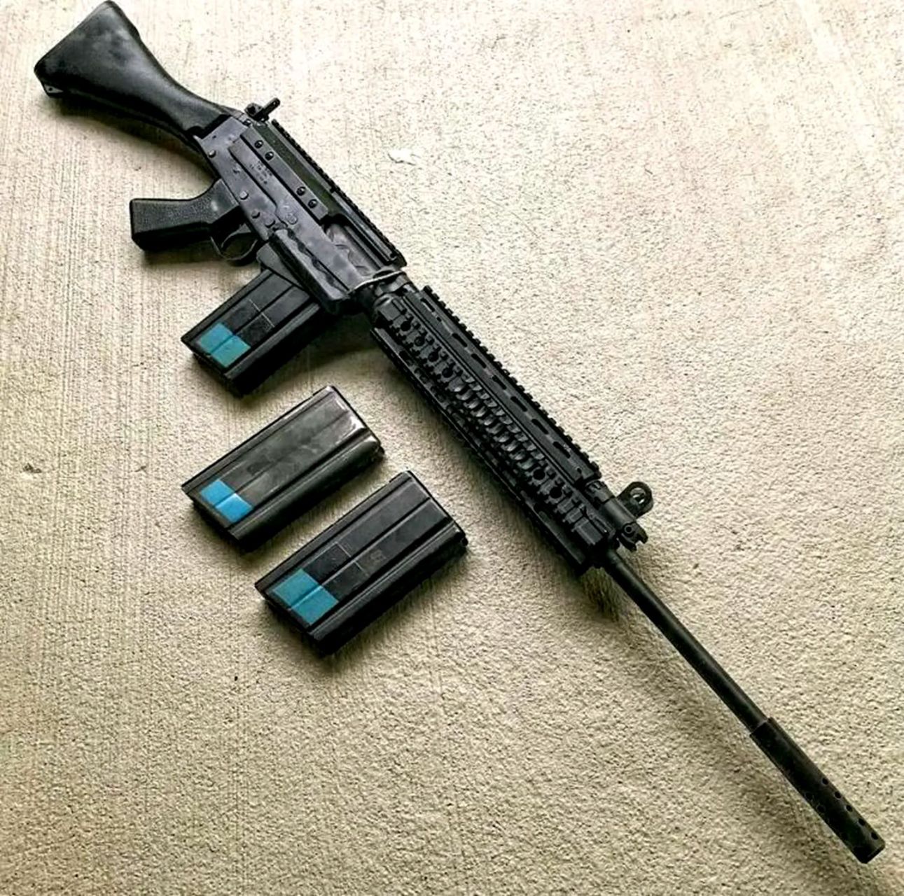 4步枪的fn fal步枪! 为替换李-恩菲尔德no.