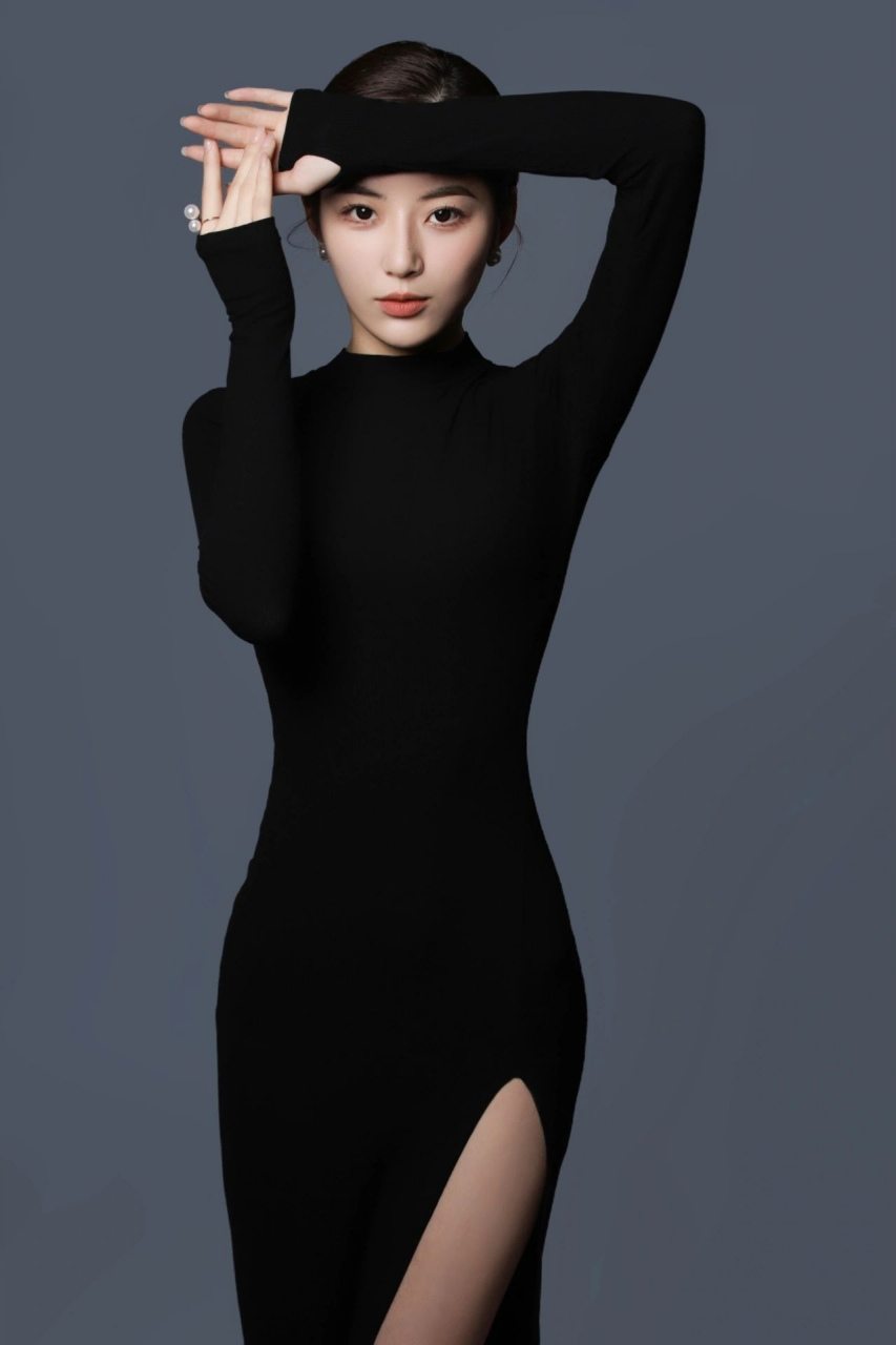 婀娜多姿俏红颜,不一定斩男但一定斩女6015