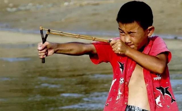 在公共场合遇到调皮捣蛋的学生,作为老师,你会不会管?