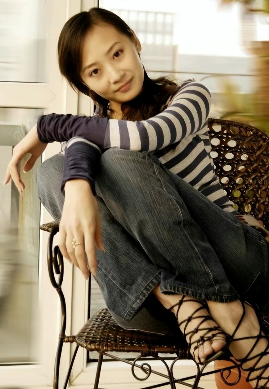 凭《狂飙》走红,赚钱养夫8年苦尽甘来 2014年,黄海波和曲栅栅的恋情