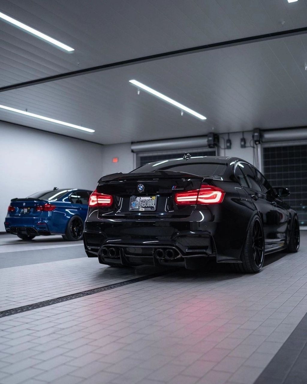 黑武士外观颜色 是不是你心目中最钟意的一款车型 经典的恶魔之眼以及