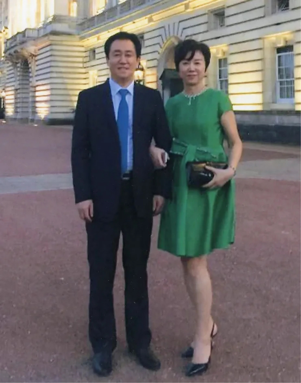 网传许家印与妻子丁玉梅已经离婚了,恒大方面回应说不清楚,没有否认