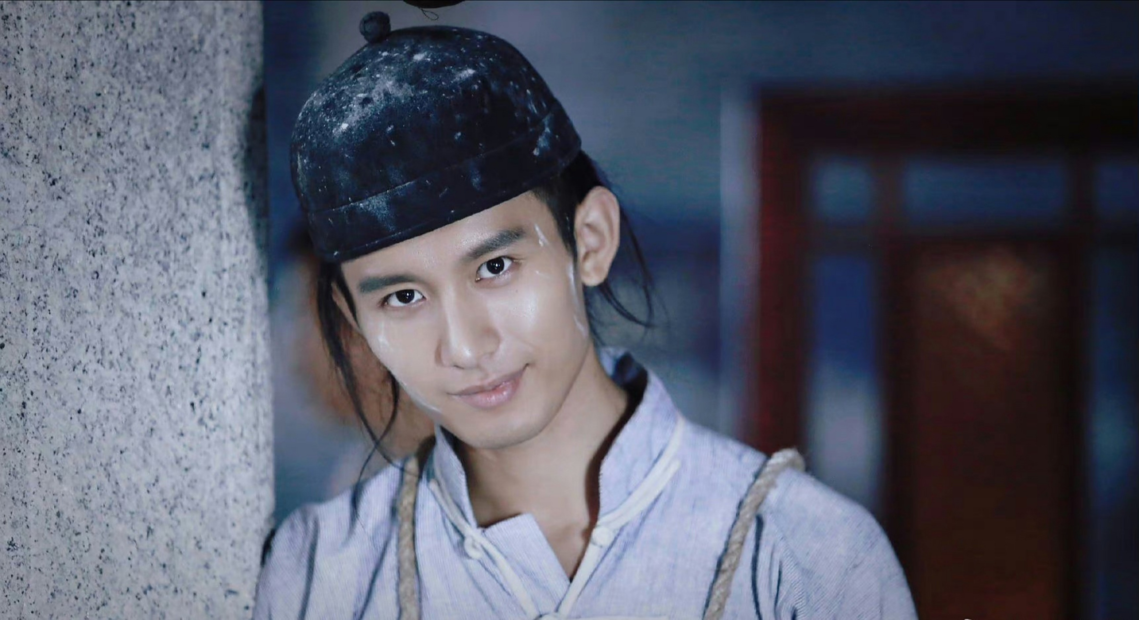 成毅旧剧《爱在风起云涌时》取得发行许可证,网友:被压了十年的剧,没