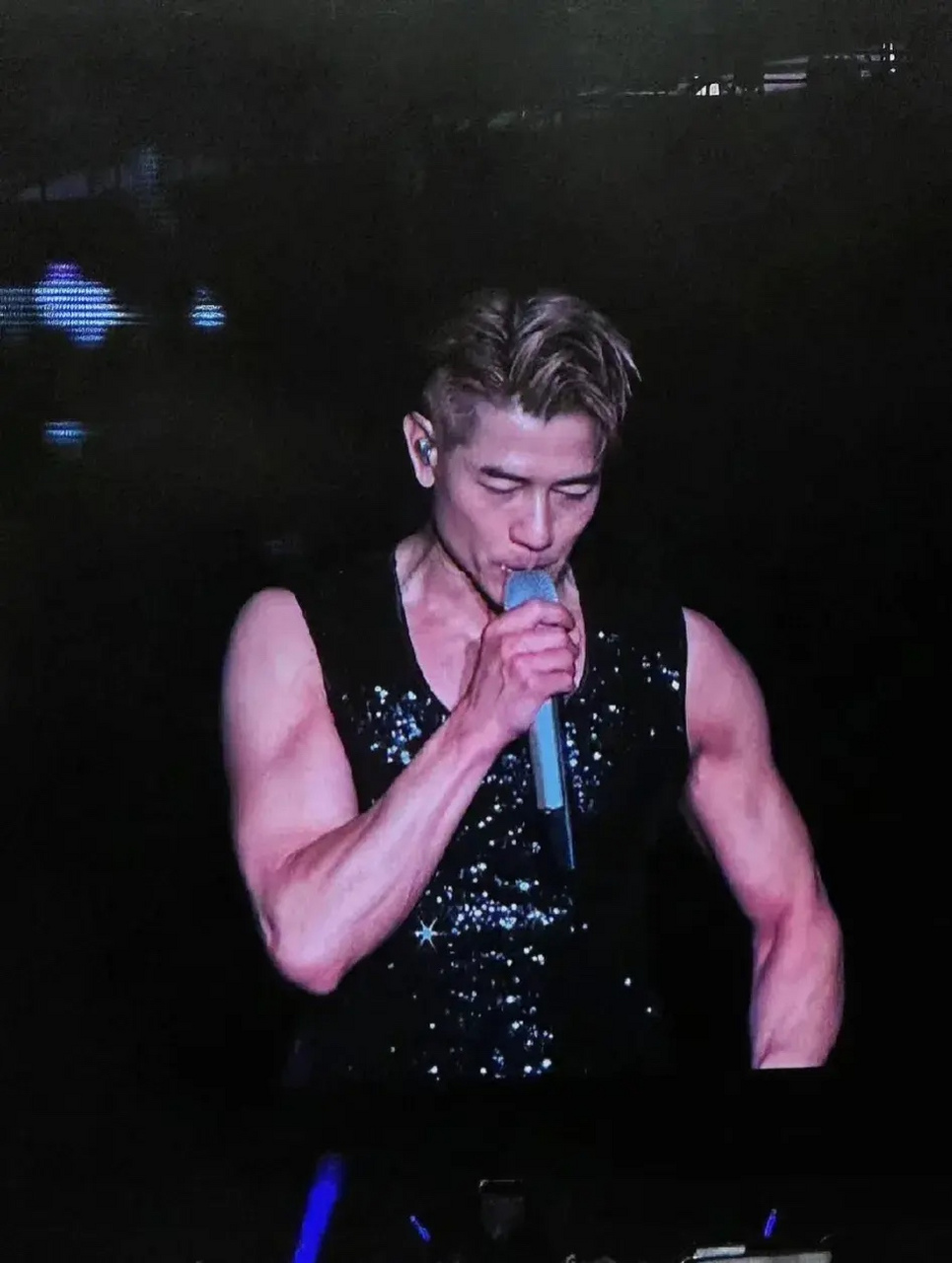 60岁的老baby郭富城, 引发热议!