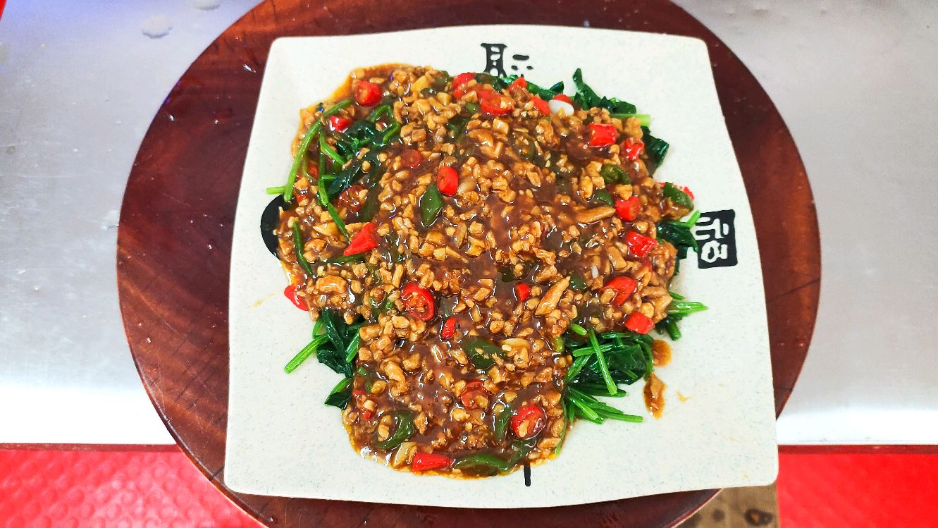 店主分享:“肉沫菠菜”的家常做法,荤素搭配,好吃的不得了