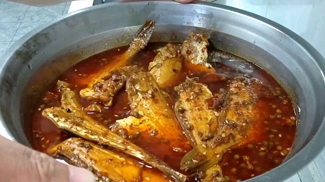 红烧耗儿鱼家常做法,香辣鱼肉又鲜嫩,闻着香味口水直流