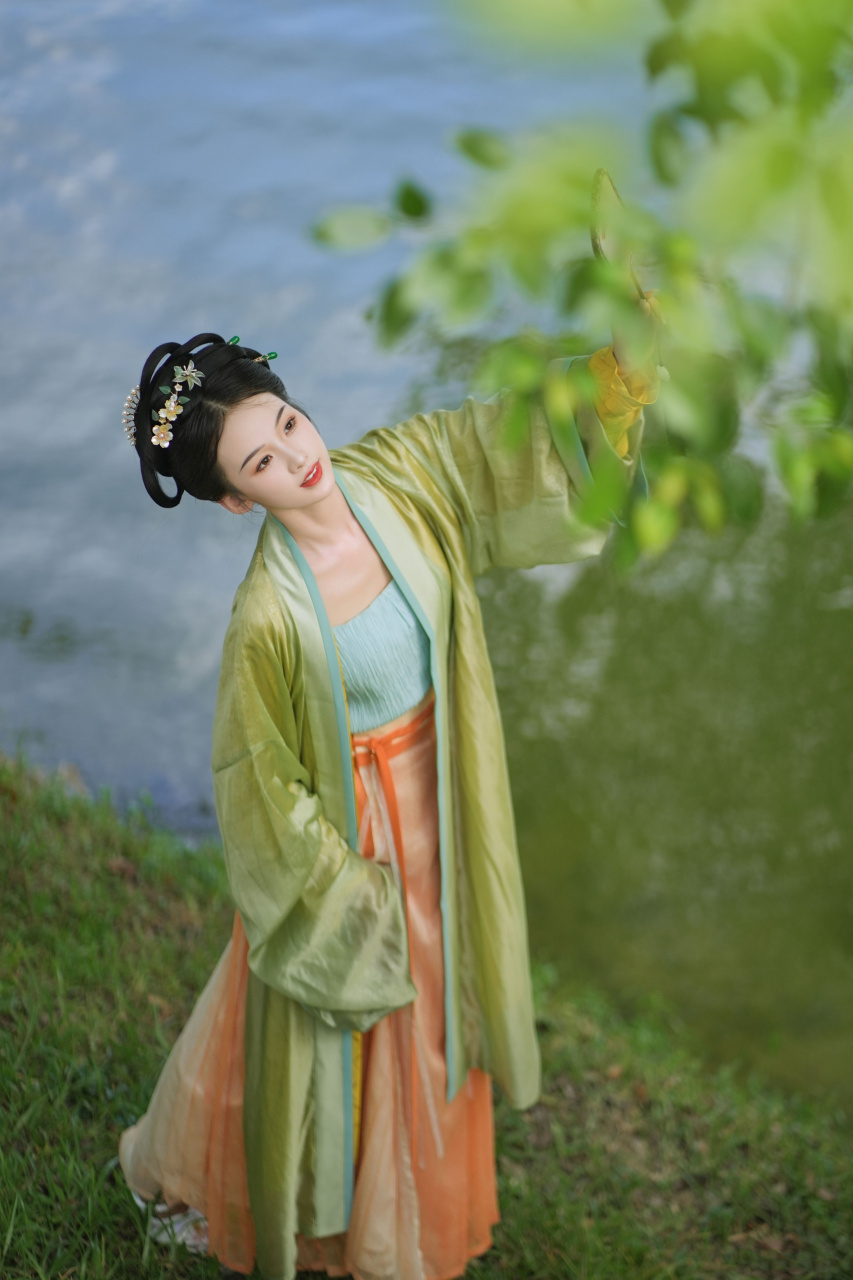 古典国风美人# #汉服# #明星穿搭# 小清新汉服造型