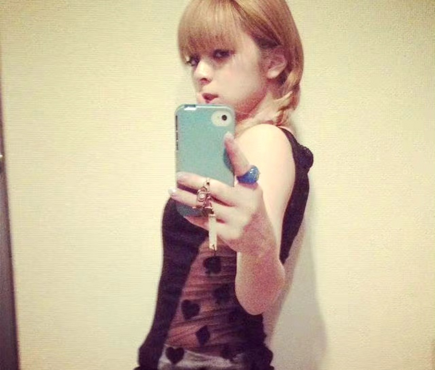 20岁的美依礼芽,素颜照好可爱…#美依礼芽