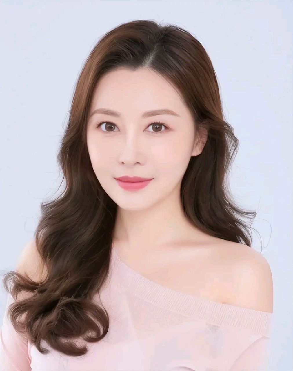 云核变量集团美女刘夏火爆全网,从审美的角度看,颜值能打几分?