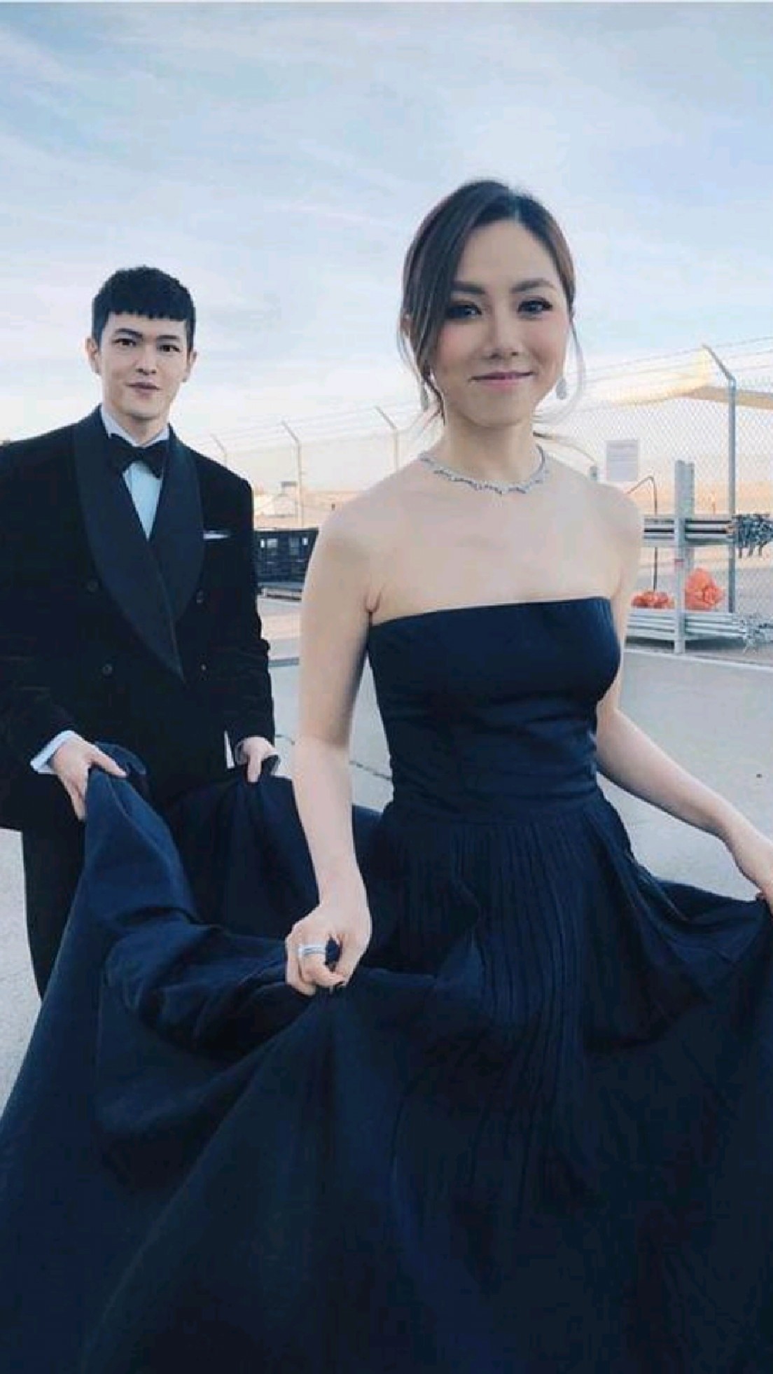 八卦媒体爆料邓紫棋与男友mark已经领证结婚-度小视