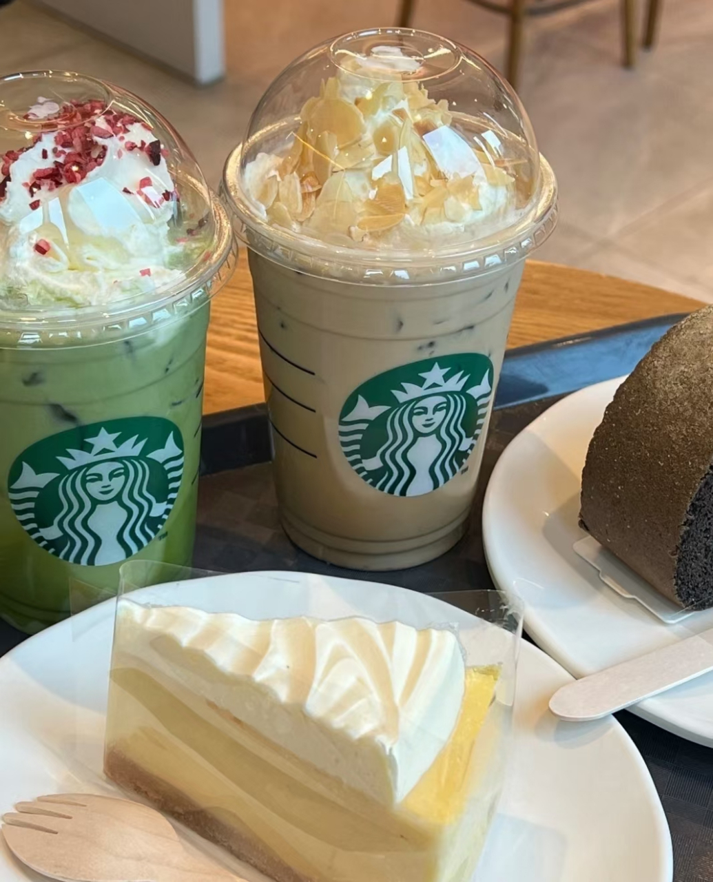 在私企上班就是好,公司下午茶时间到, 星巴克yyds!#下午茶# #公司