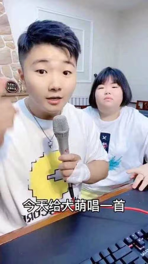 恭喜!204斤网红"大萌"结婚太隆重,老公身高一米九直升飞机接亲