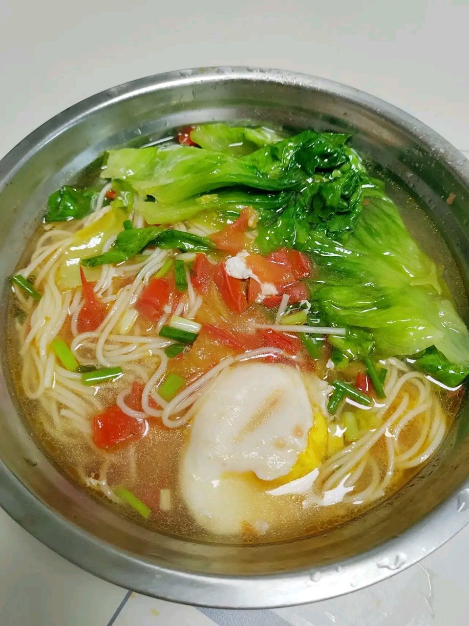 见了初恋情人,一起吃了个饭,他说没吃饱,凌晨1点回来让我煮面条给他吃