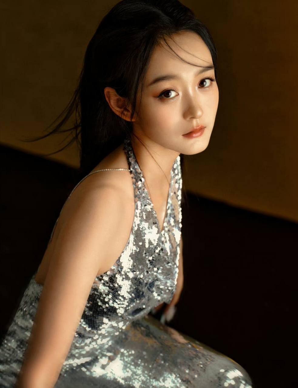 清纯唯美,靓丽迷人的#何泓姗# 雪肤玉貌,身材曼妙,肌肤水嫩,吹弹可破