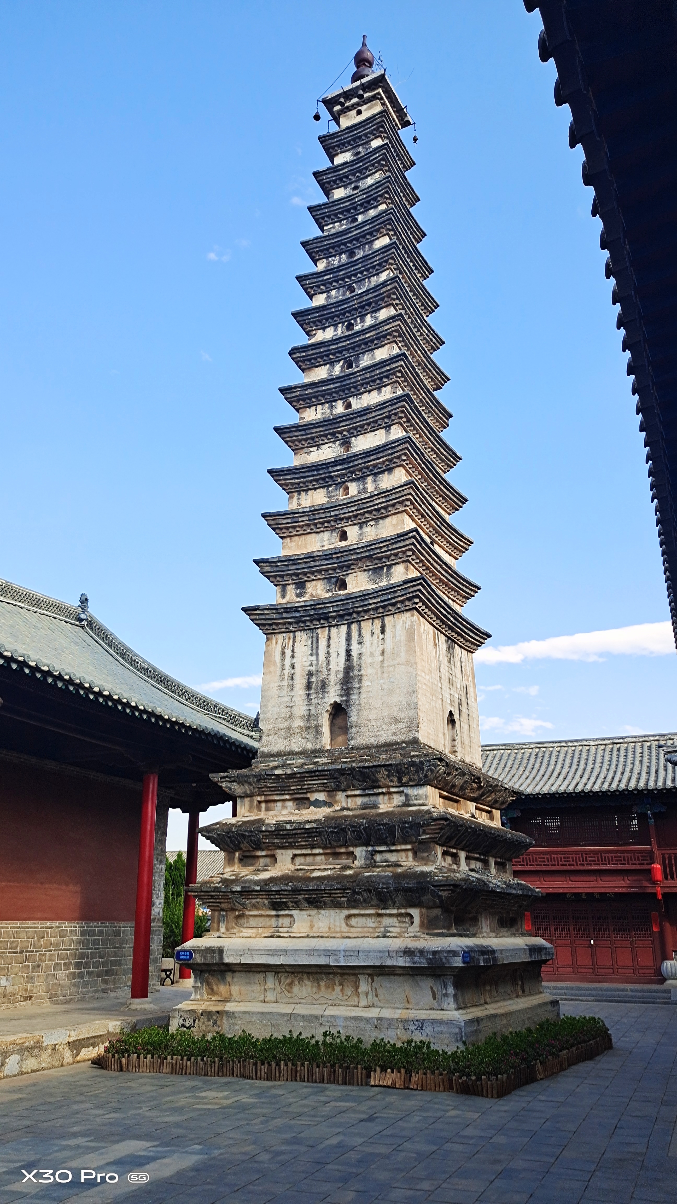 建水县崇文塔古老而壮观